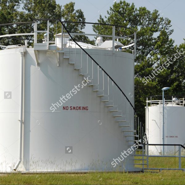 stock-photo-industrial-bulk-storage-tank-for-petroleum-products-16029016